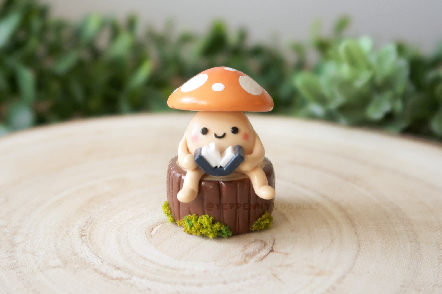 Reading Mushroom Log (Orange) - Miniature Clay Desk Buddy