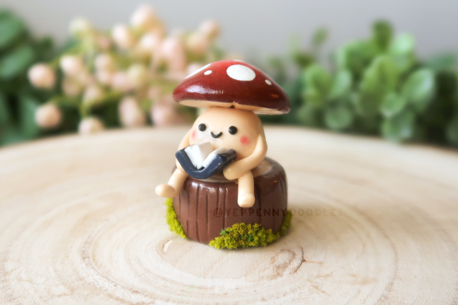 Reading Mushroom Log (Red) - Miniature Clay Desk Buddy