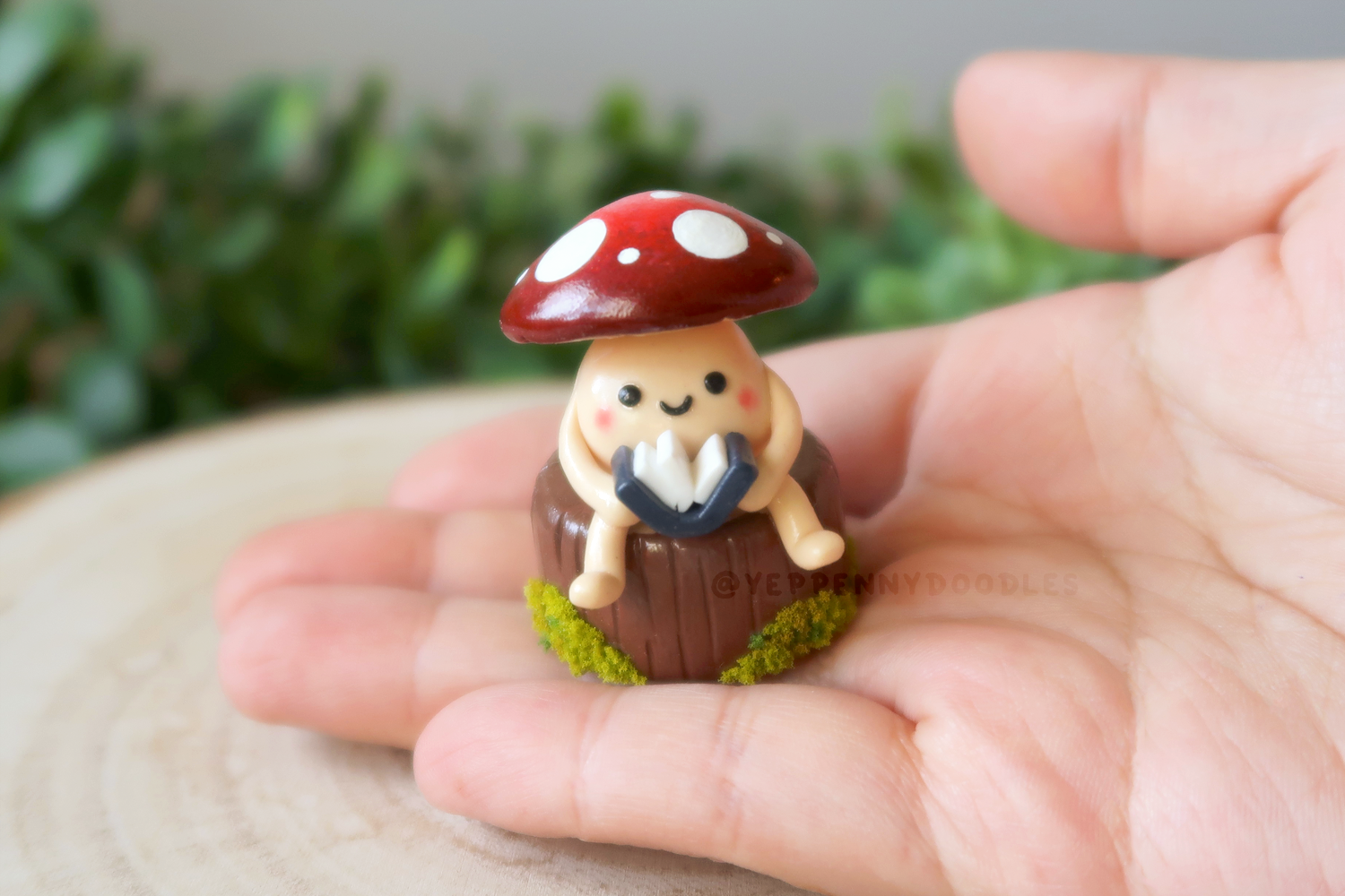 Reading Mushroom Log (Red) - Miniature Clay Desk Buddy